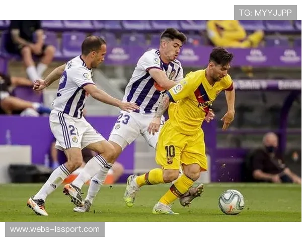 巴萨vs奥萨苏纳主裁曾引争议，点球判罚成焦点